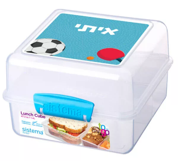 קופסת אוכל עם מדבקת שם