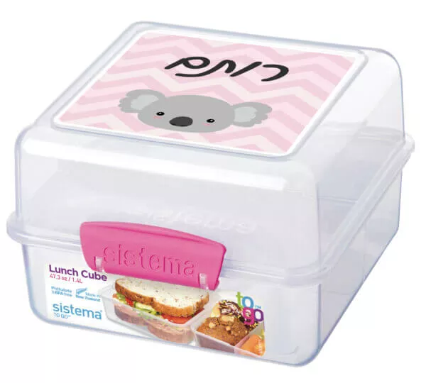 קופסת אוכל עם מדבקת שם